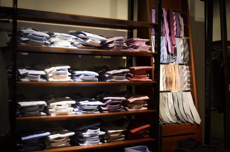 ecommerce-ST ZACHARIE-min_shirts_exhibition_shop_shopping_shelf_buy_business_clothing-940715